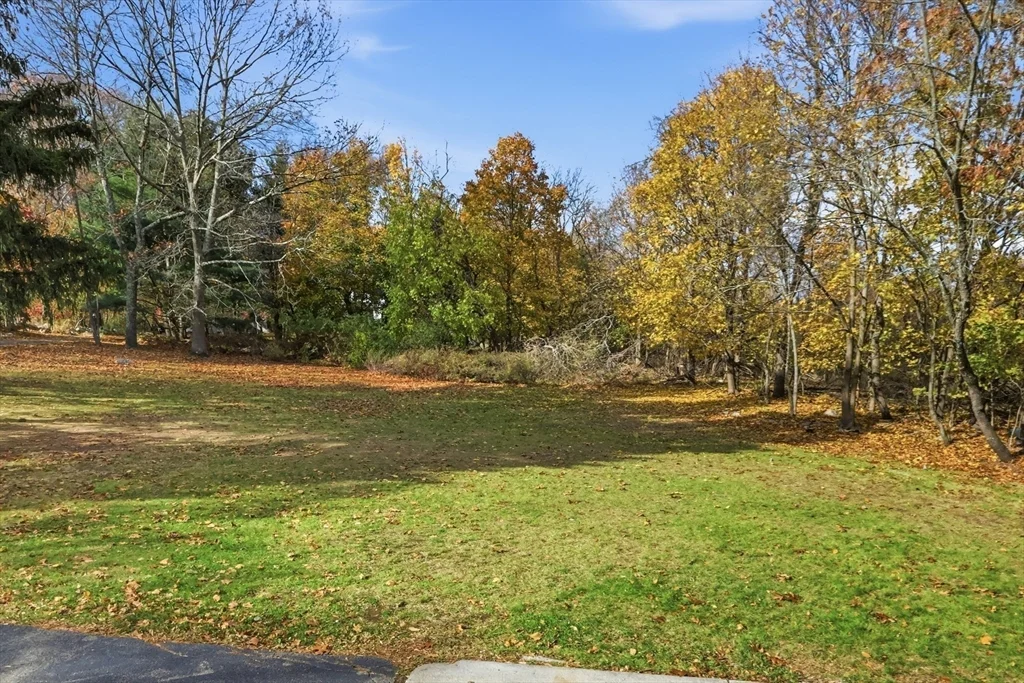 453 Pond St, Braintree