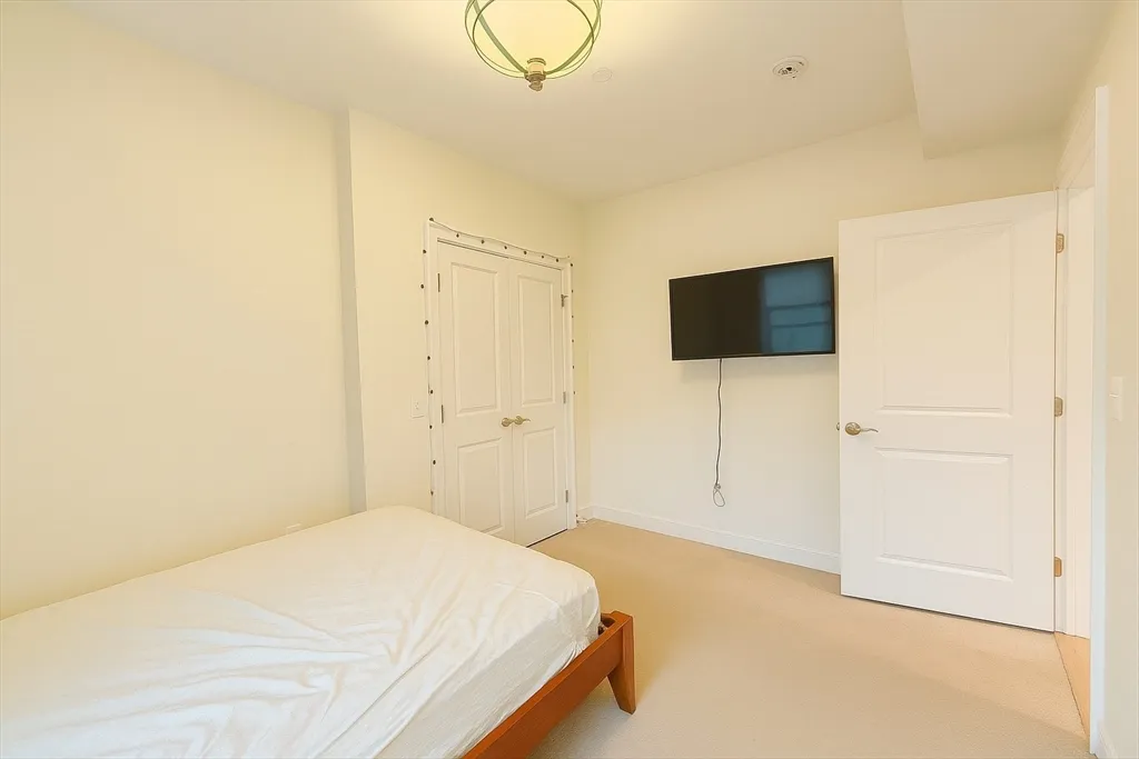 463 Rutherford Ave, Charlestown