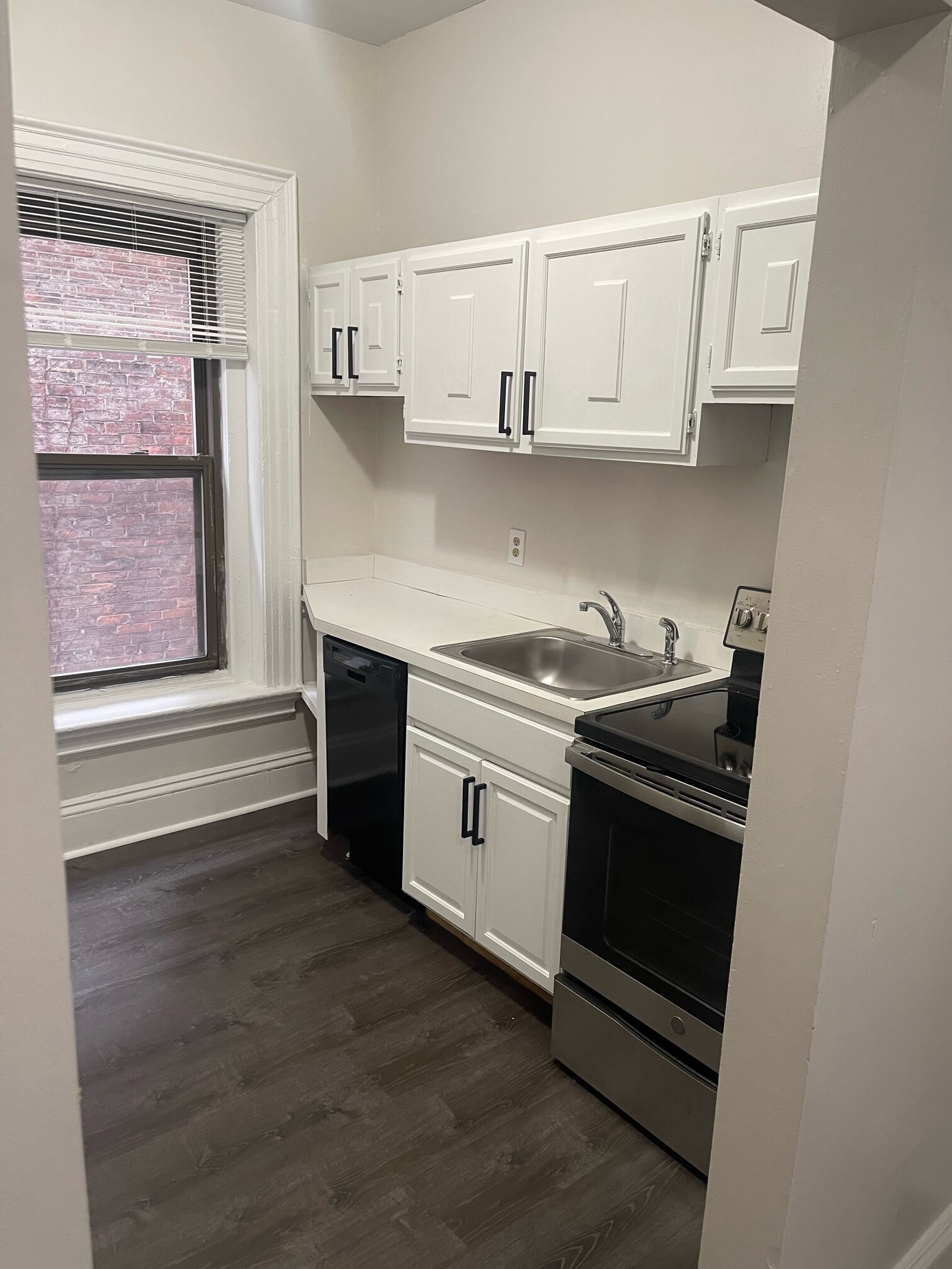 1 split bed, 1 bath apartment for rent at 465 Park Dr Unit 7,., Fenway — photo 3 of 4