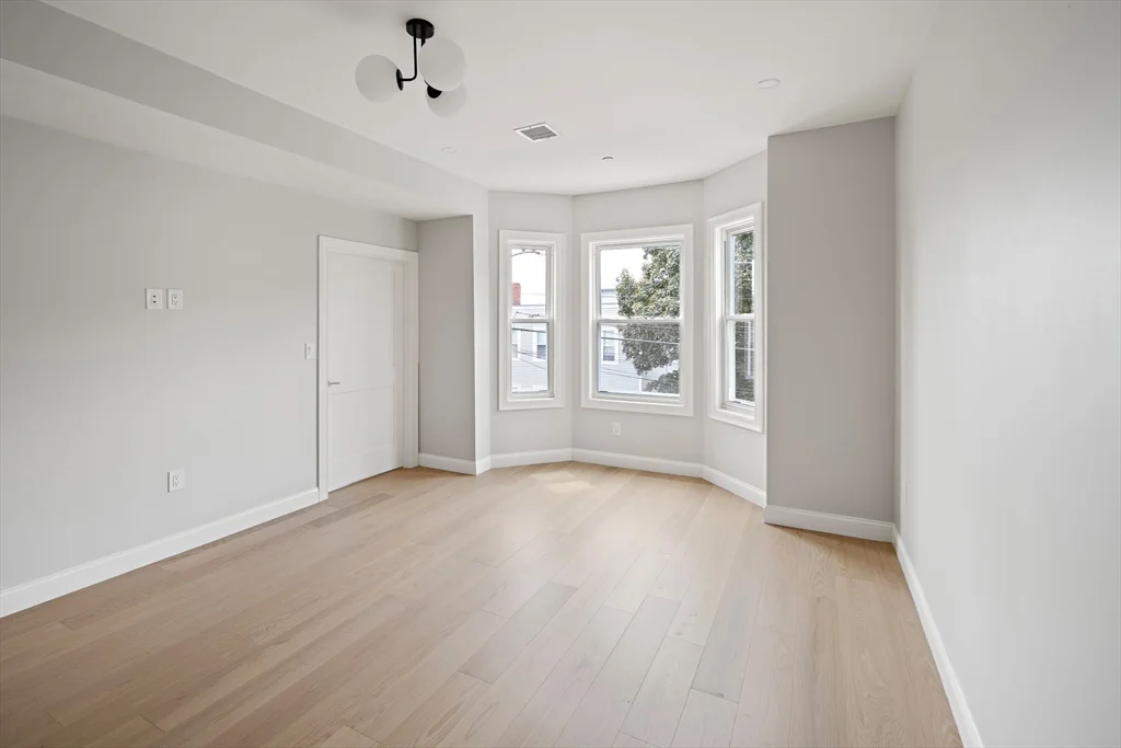 206 Byron St, East Boston