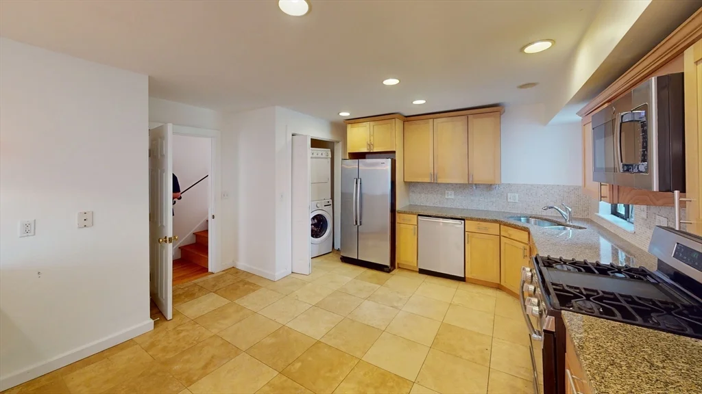 22-24 Broadlawn Park, Chestnut Hill