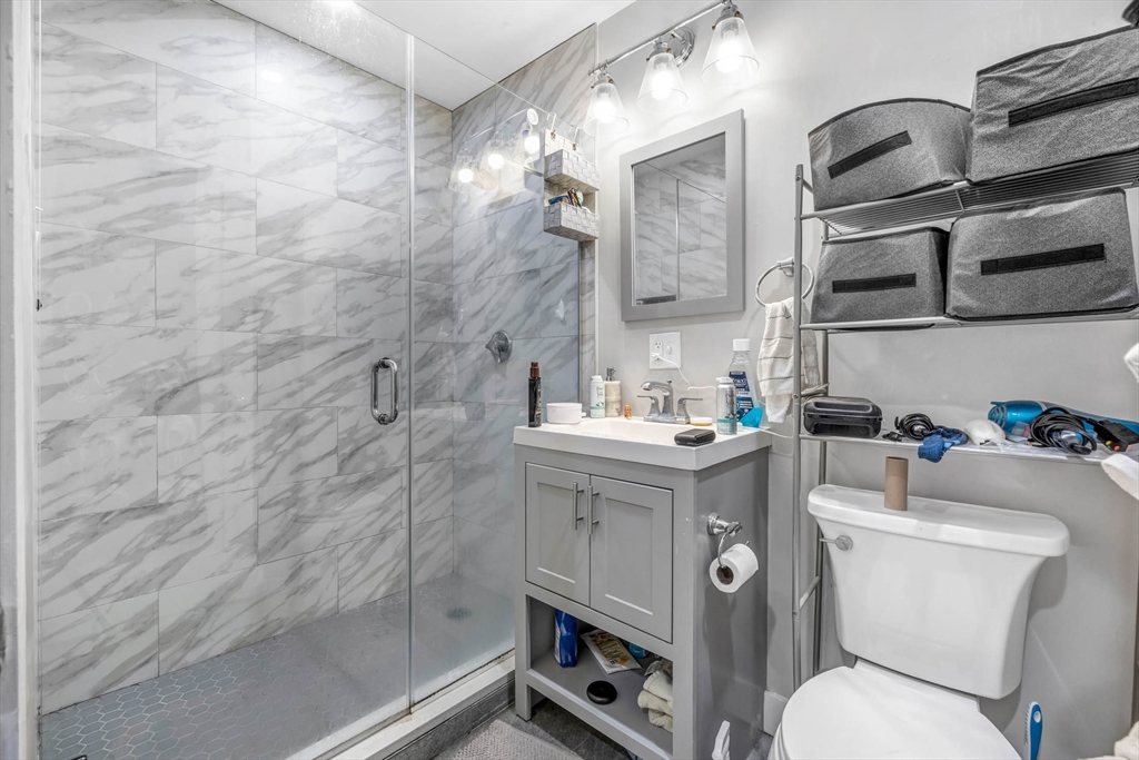 8 W Bellflower St, Dorchester