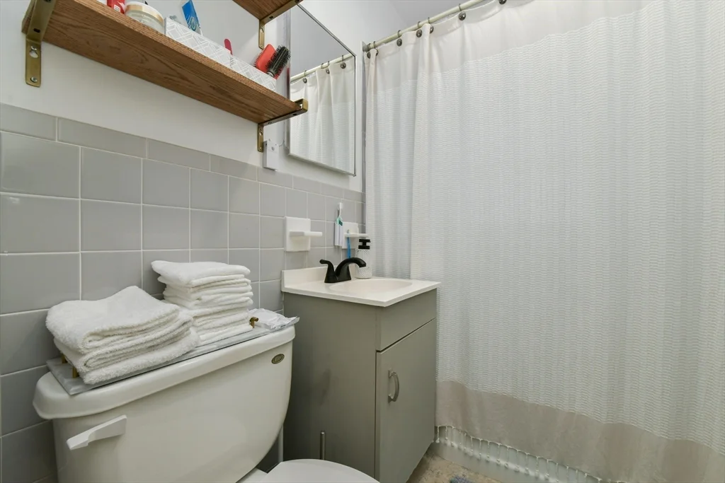 4635 Washington St, Roslindale