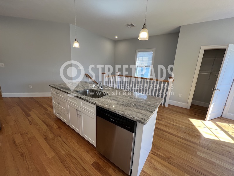 8 Islington St, Allston