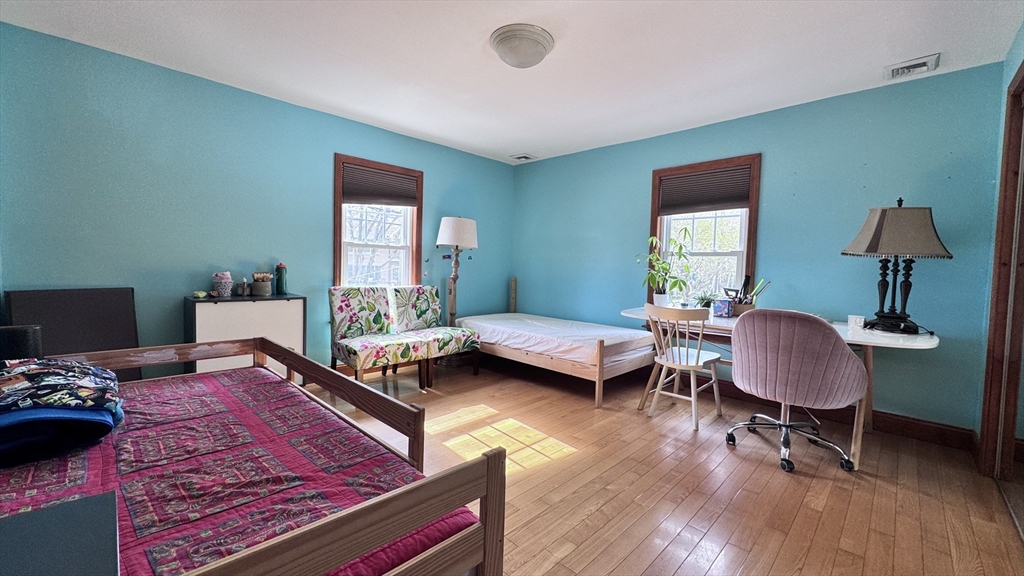 298 Langley Rd, Newton