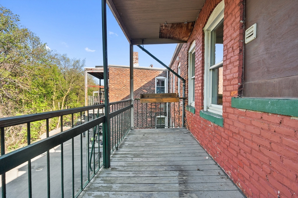 86 Winthrop St, Roxbury