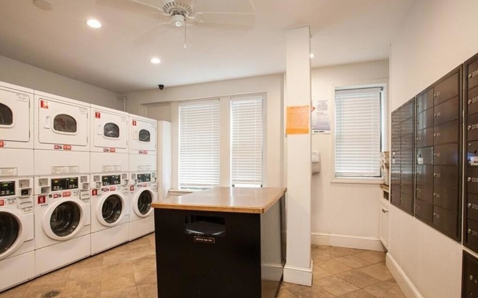 64 Queensberry St, Fenway