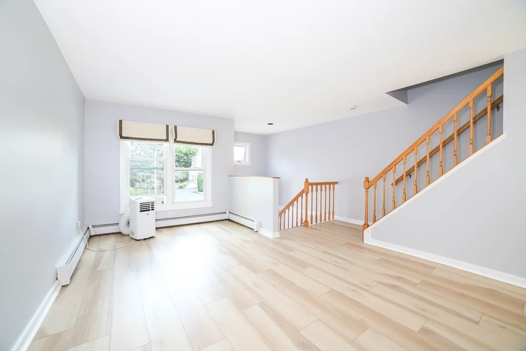 64 Camelot Dr, Tatnuck