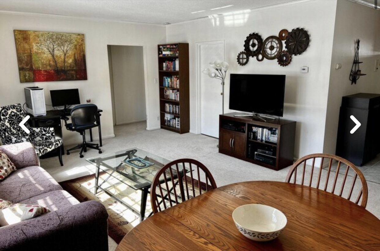 117 Lake Shore Rd, Oak Square