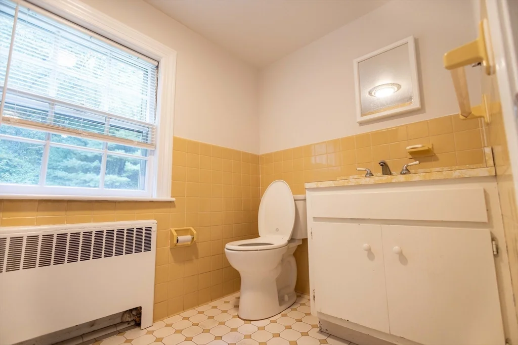 195 Dover Rd, Westwood