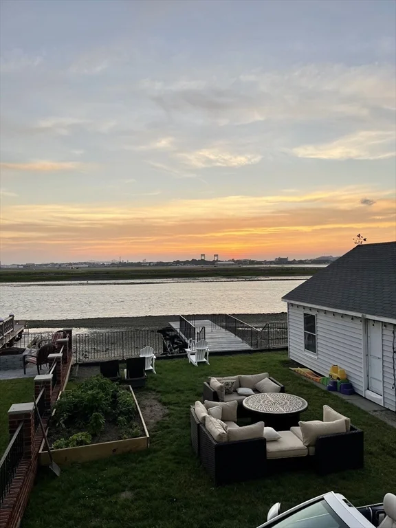 97 Court Rd, Winthrop