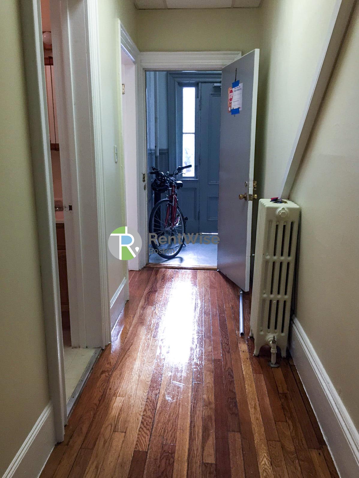 172 Bigelow St, Oak Square