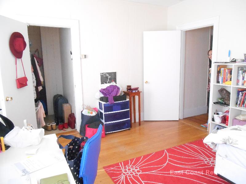 6 Ashford Ct, Allston