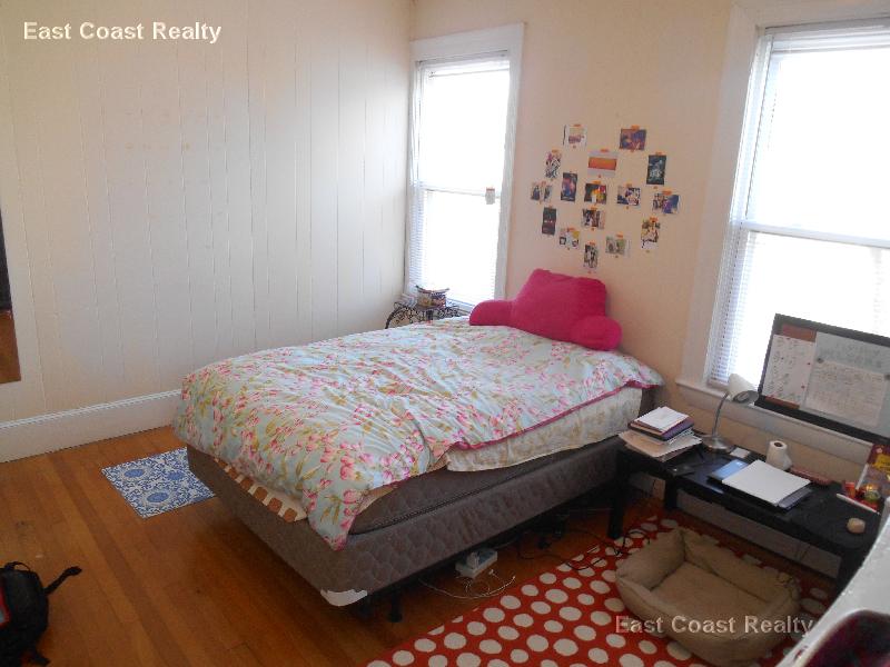 6 Ashford Ct, Allston