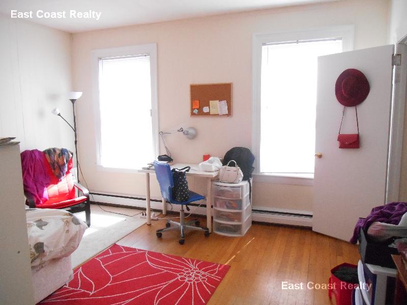 6 Ashford Ct, Allston