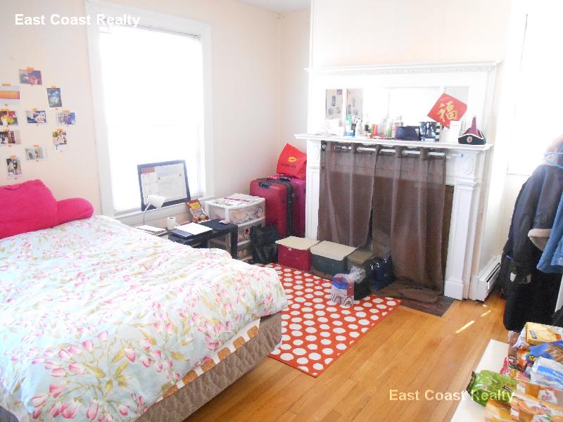 6 Ashford Ct, Allston