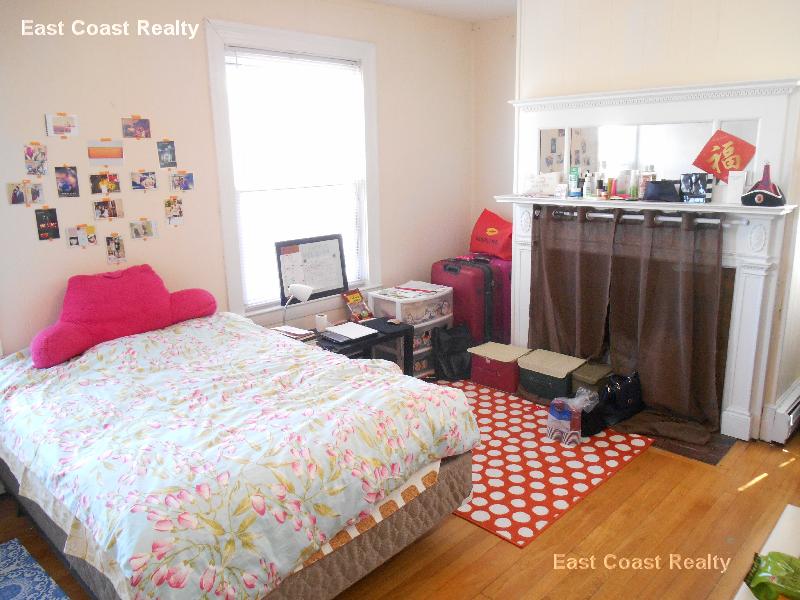 6 Ashford Ct, Allston