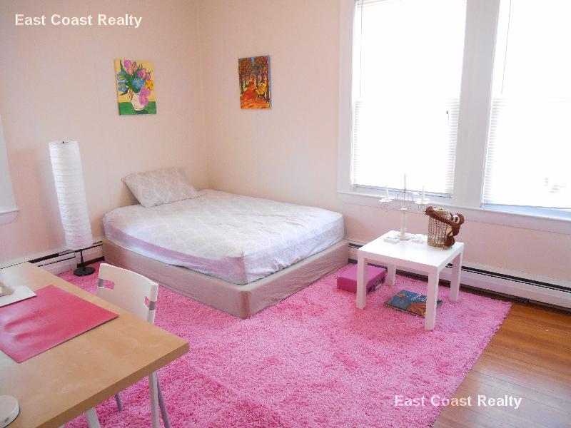 6 Ashford Ct, Allston