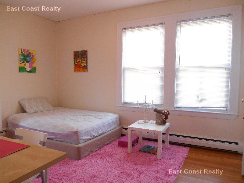 6 Ashford Ct, Allston