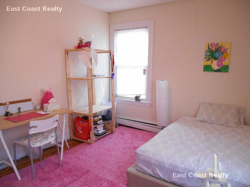 6 Ashford Ct, Allston