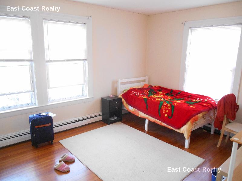 6 Ashford Ct, Allston