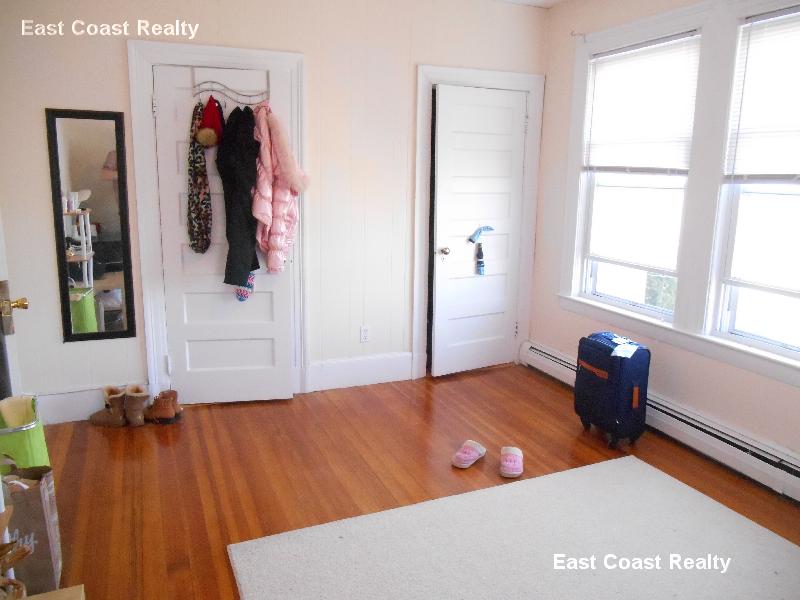 6 Ashford Ct, Allston