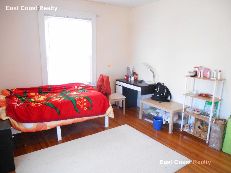 6 Ashford Ct, Allston