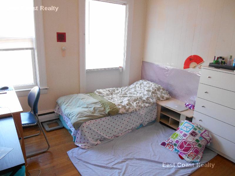 6 Ashford Ct, Allston