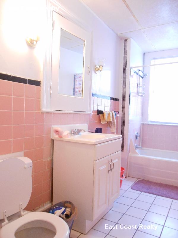 6 Ashford Ct, Allston