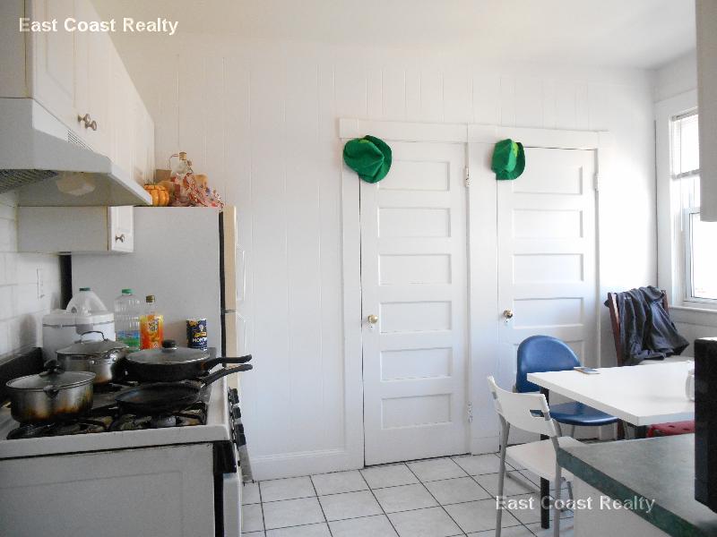 6 Ashford Ct, Allston