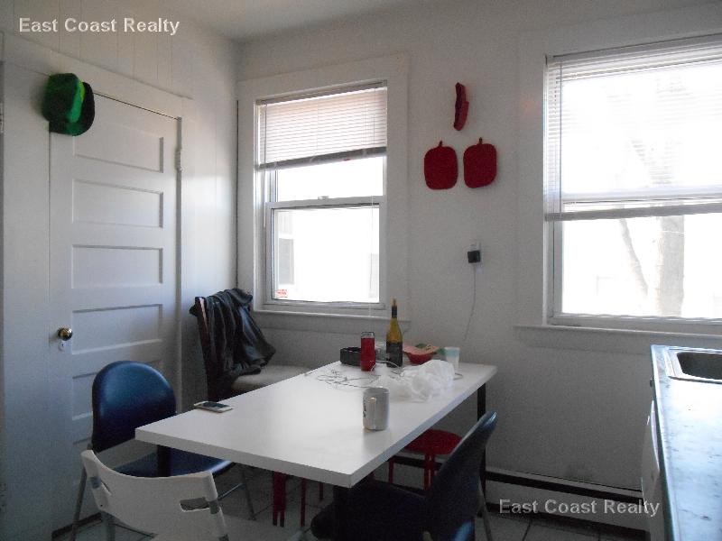 6 Ashford Ct, Allston