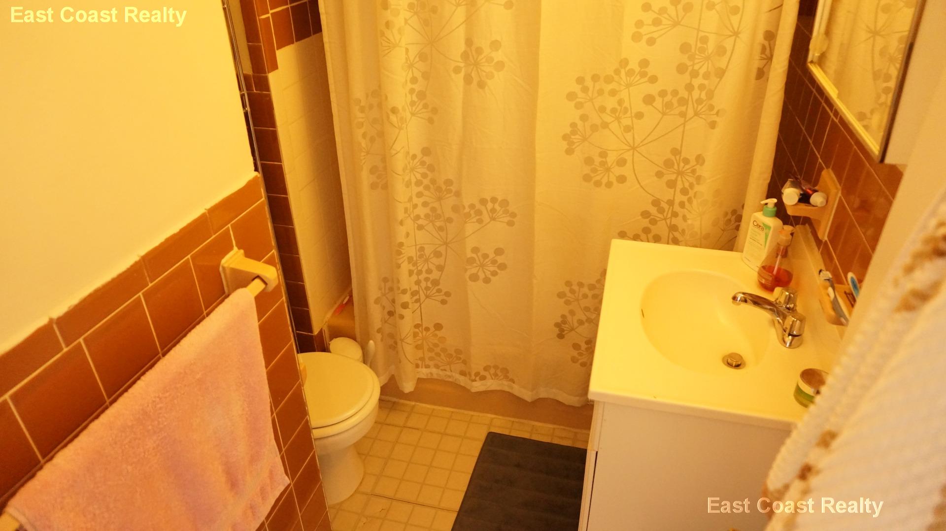 1055 Beacon St, Longwood