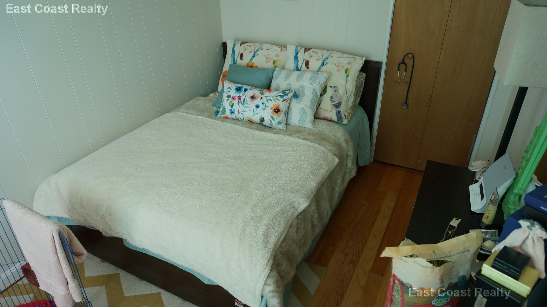 1055 Beacon St, Longwood