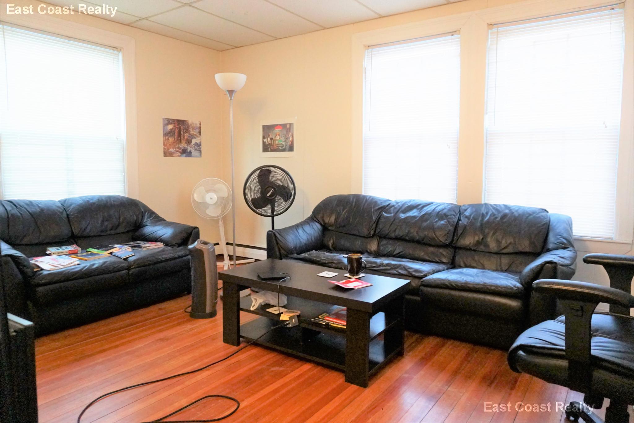 1 Ashford Ct, Allston