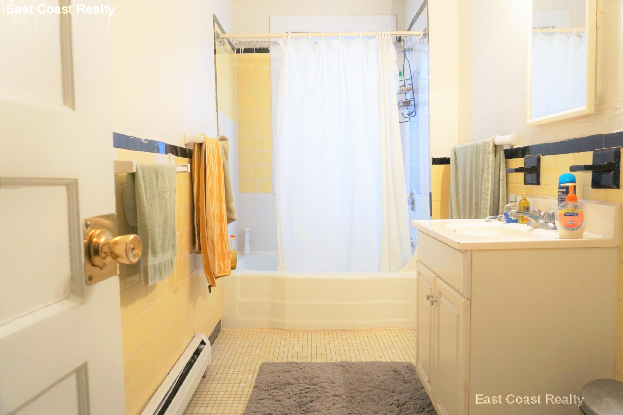 1 Ashford Ct, Allston