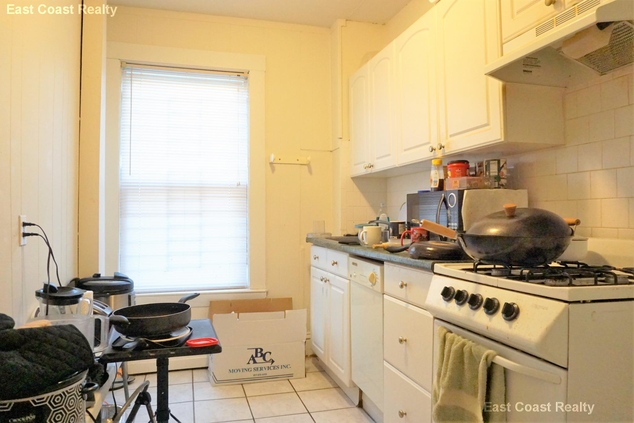 1 Ashford Ct, Allston