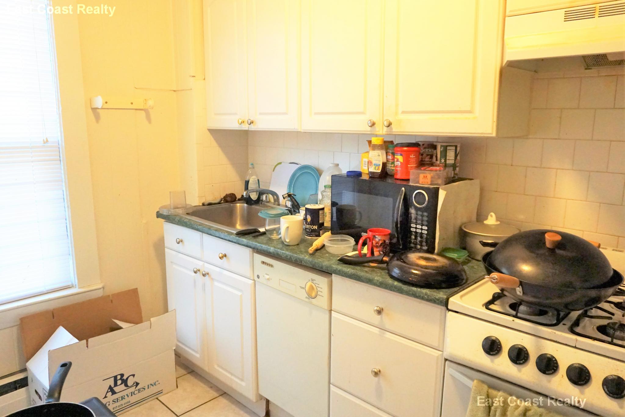 1 Ashford Ct, Allston