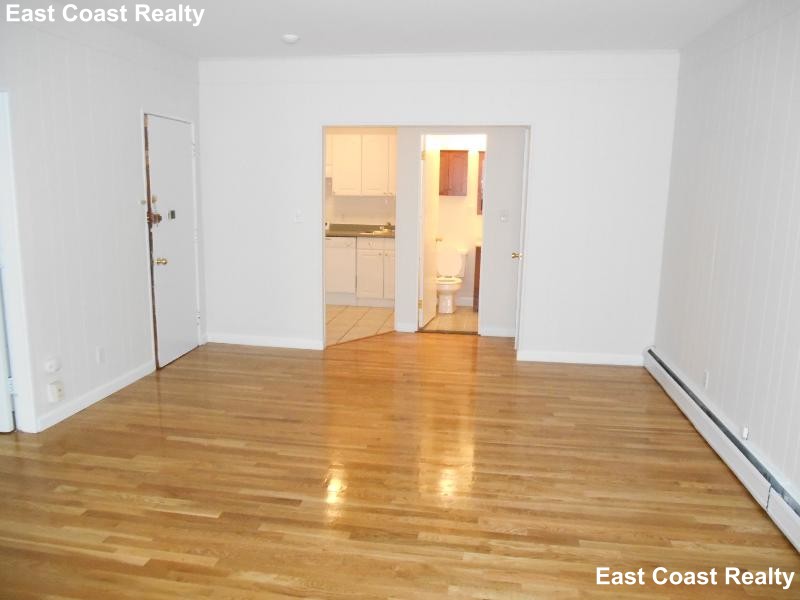 1055 Beacon St, Longwood