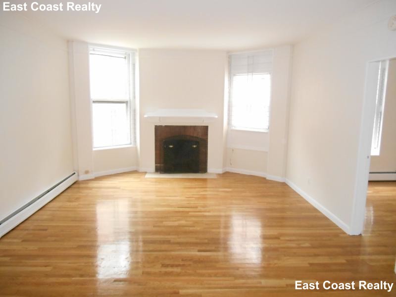 1055 Beacon St, Longwood