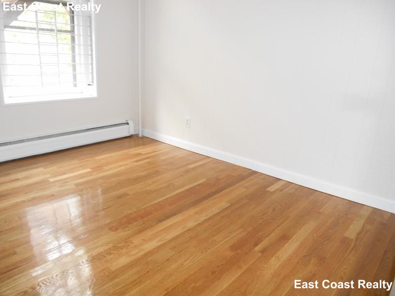 1055 Beacon St, Longwood