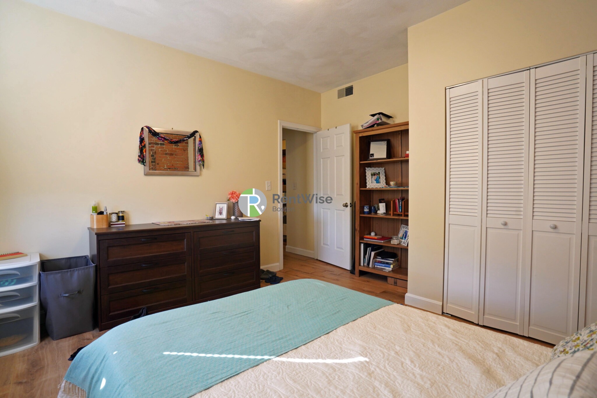 14 Lorraine Ter, Allston