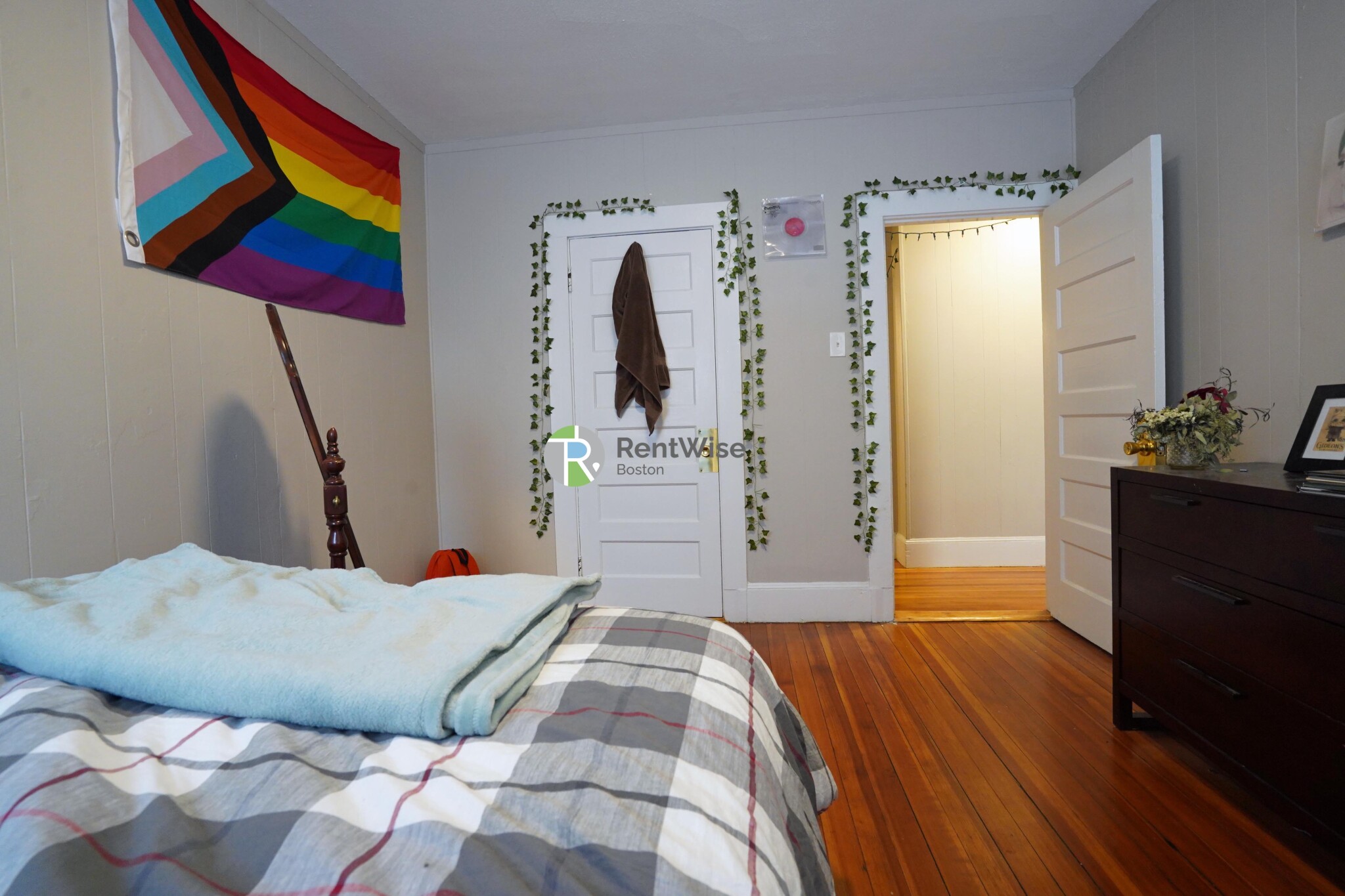 4 Ashford Ct, Allston