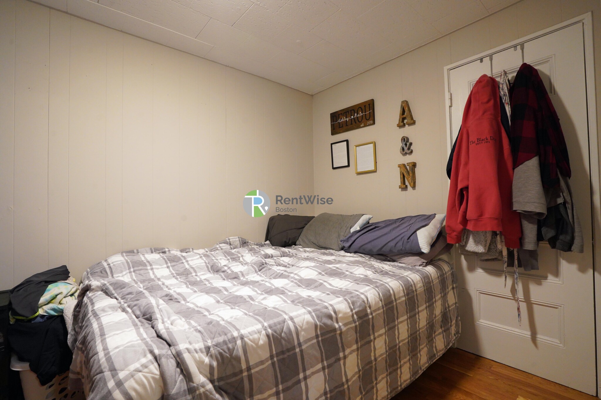 1055 Beacon St, Longwood