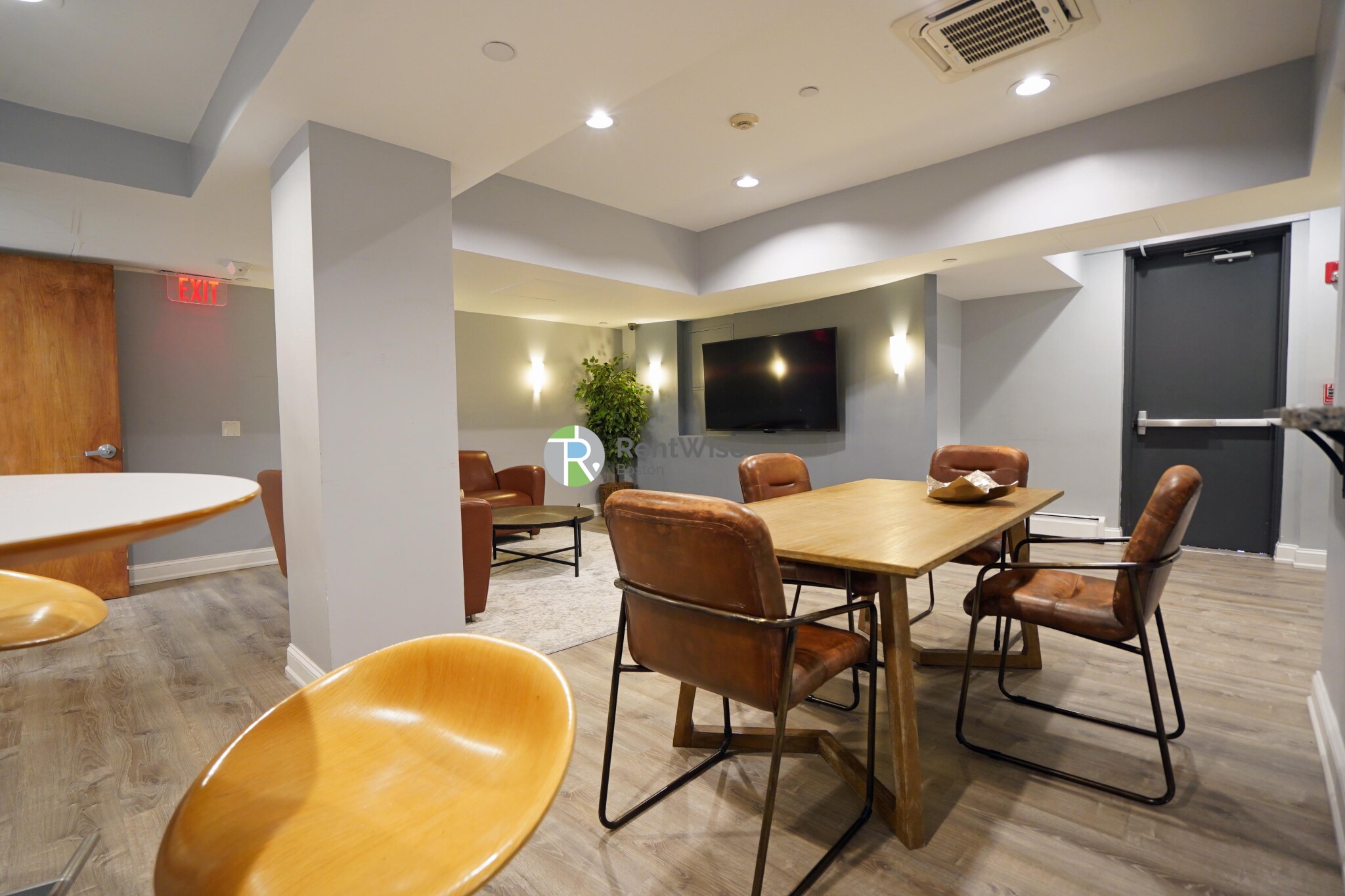 175 Freeman St, North Brookline