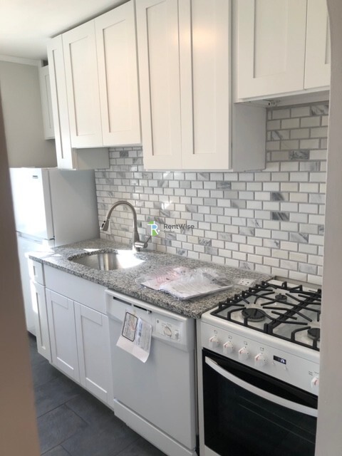 90 Winthrop Shore Dr, Winthrop