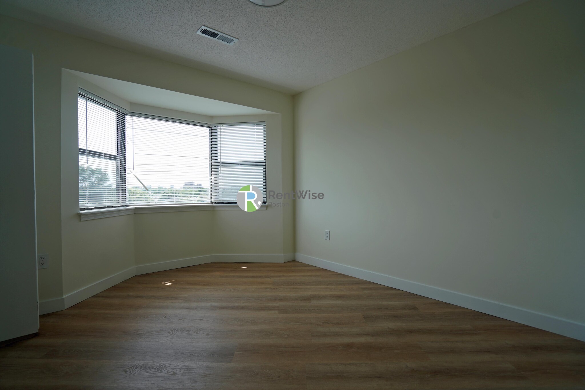 25 Webster Ave, Ward Two