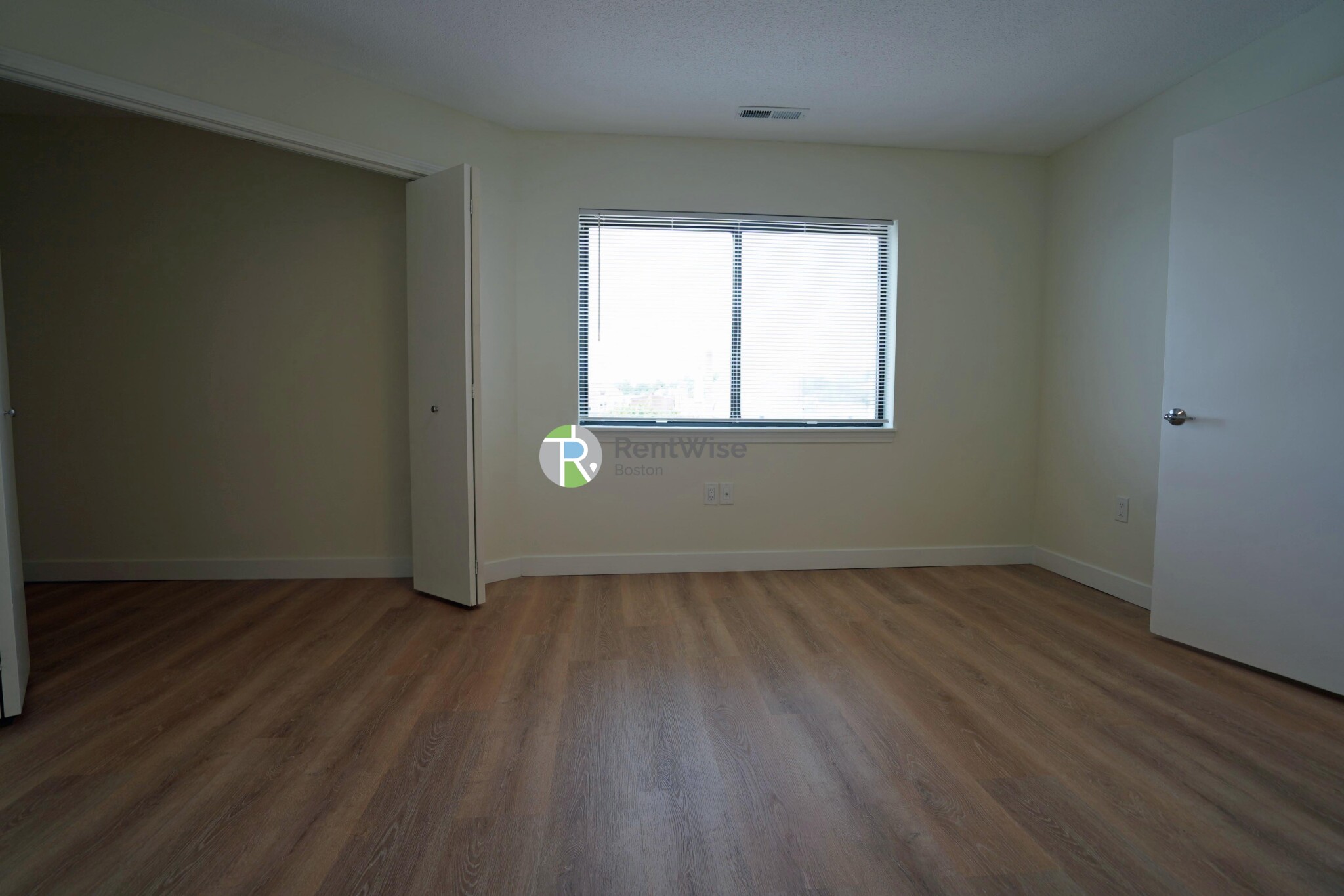 25 Webster Ave, Ward Two