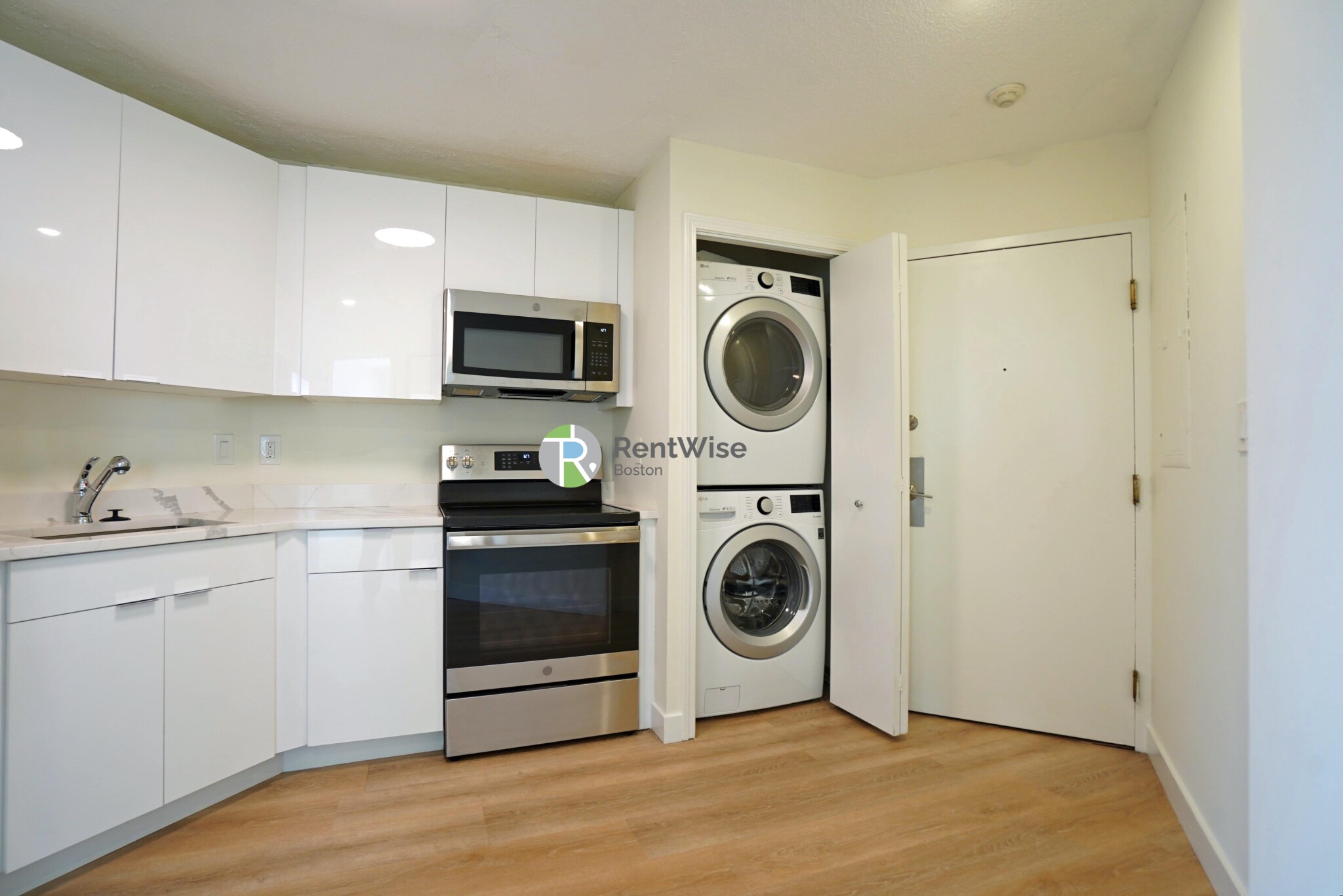 25 Webster Ave, Ward Two