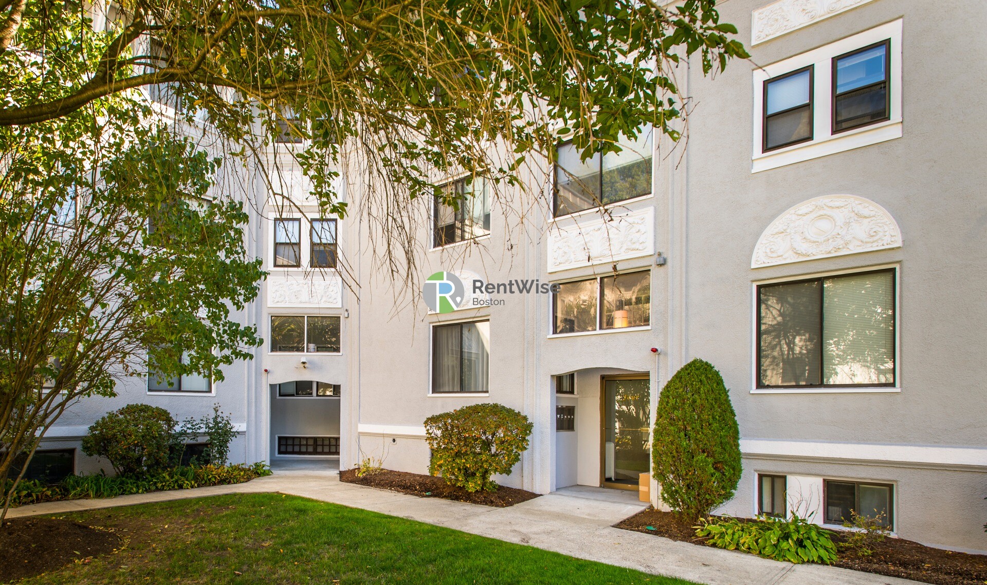 230 Walnut St, Newtonville