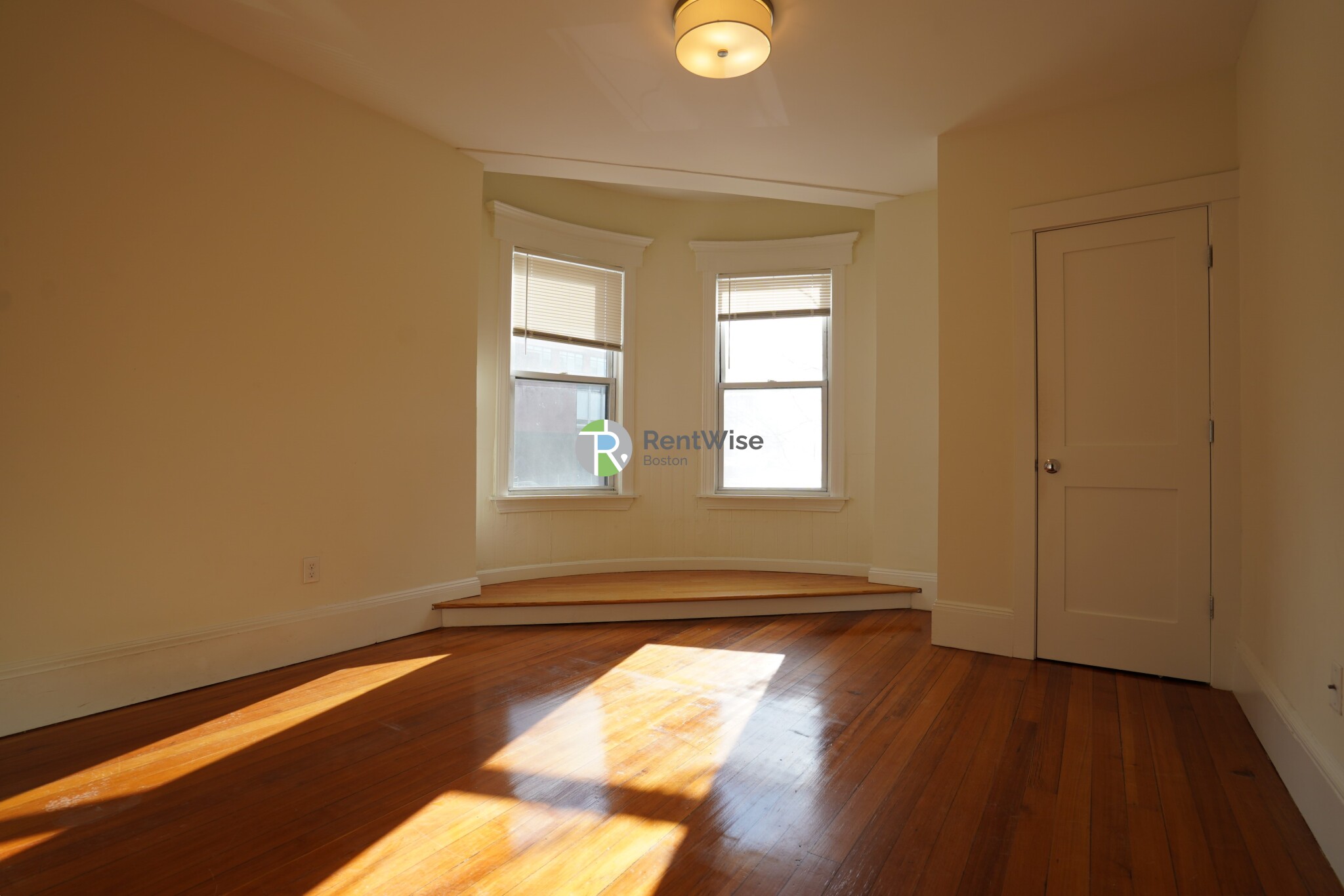 83 Harvard St, Central Village